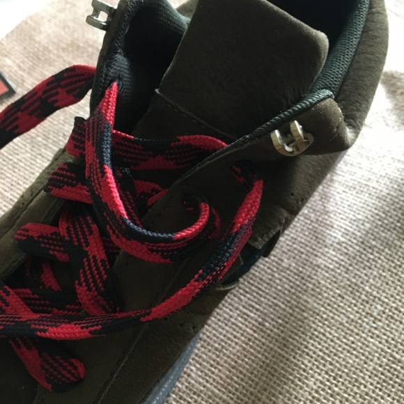 Converse high top sneakers/.  New - Picture 5 of 11